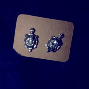 Silver turtle earrings